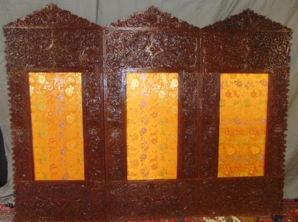 ANTIQUE HAND CARVED CHINESE CHANGING SCREEN W/ FLOWERS: AN AMAZING DECORATIVE ANTIQUE HAND CARVED CHINESE CHANGING SCREEN THAT MEASURES ABOUT 57 1/2" TALL BY ABOUT 75" LONG WHEN COMPLETELY OPENED. EACH PANEL THOUGH MEASURES 25" WIDE. THE SILK PART MEASURES