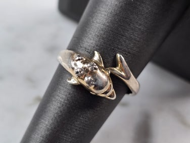 Womens Vintage Estate Sterling Silver CZ Dolphin Ring