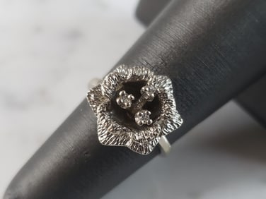Womens Vintage Estate 14K White Gold Diamond Flower Ring
