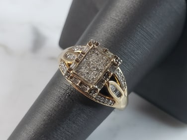 Womens Vintage Estate 10K Yellow Gold Diamond Cluster Ring