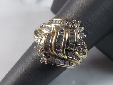 Womens Vintage Estate 10k Gold Diamond Cluster Ring