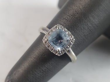 Womens Vintage Estate 10K Gold Aquamarine & Diamond Ring