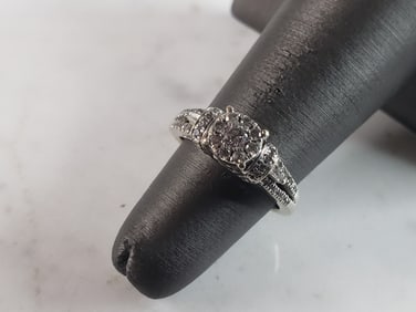 Womens Vintage Estate 10K White Gold Diamond Ring