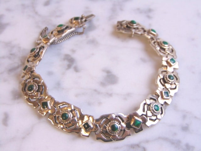 Womens Vintage Sterling Silver Malachite Bracelet: A WOMENS VINTAGE ESTATE STERLING SILVER MALACHITE BRACELET. THE BRACELET MEASURES 8 1/4" LONG BY 1/2" WIDE, AND WEIGHS 36.3g. NOT SURE IF THE STONES ARE REAL OR MANMADE WOULD MAKE A GREAT GIFT FOR THA