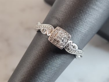 Womens Vintage Estate Sterling Silver Diamond Ring