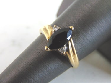 Womens Vintage Estate 14K Yellow Gold Onyx ? Diamond Ring