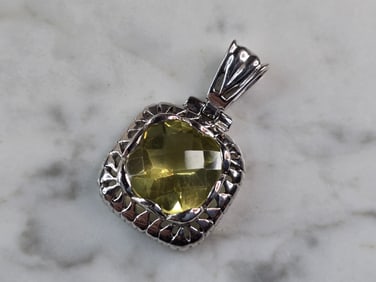 Womens Vintage Estate Sterling Silver Peridot Pendant