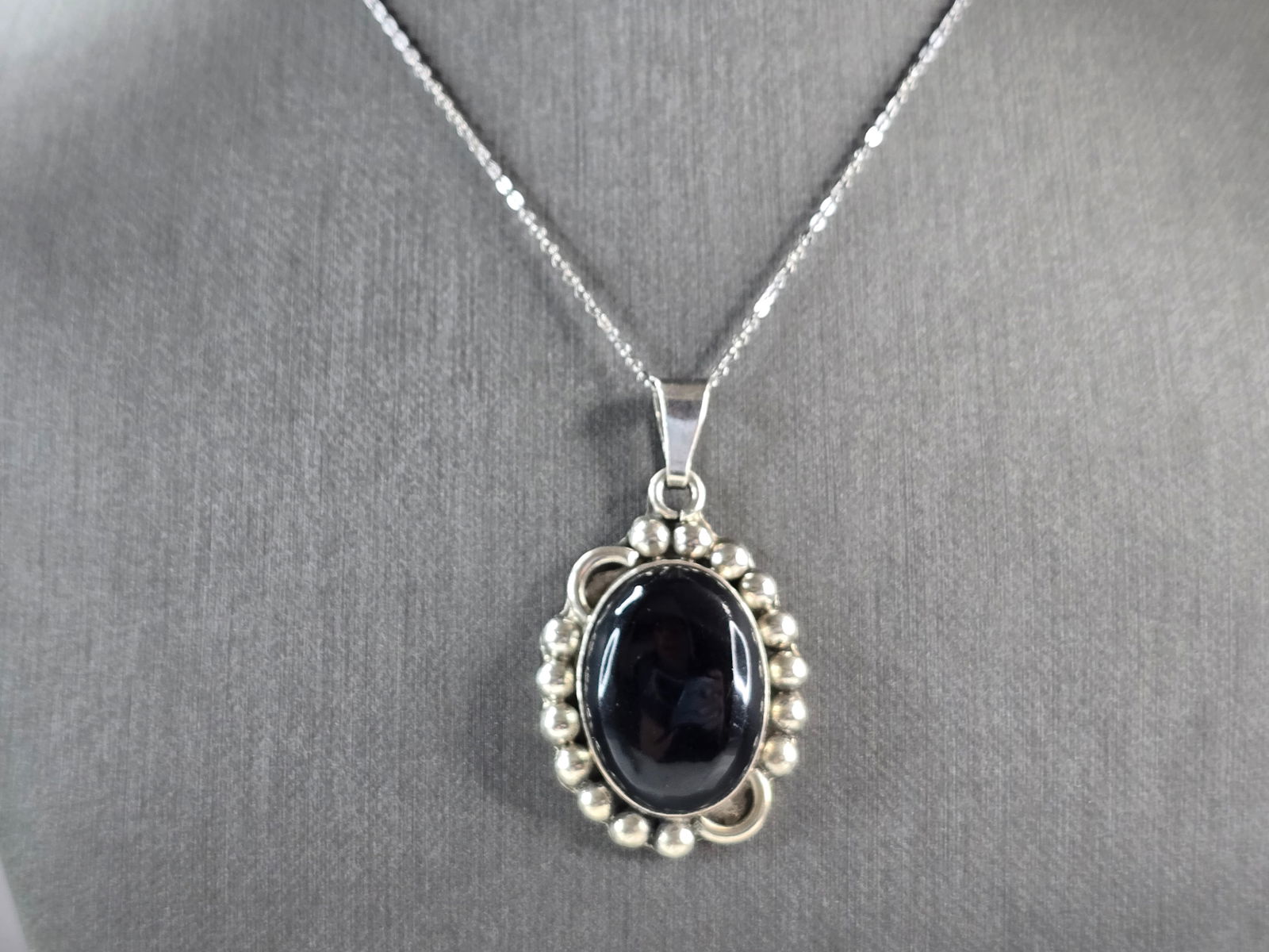 Womens Vintage Estate Sterling Silver Onyx Pendant Necklace (1 of 5)