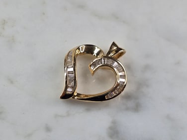 Womens Vintage Estate 14K Yellow Gold Diamond Heart Pendant