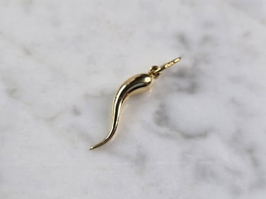 Mens Vintage Estate 14K Yellow Gold Italian Horn Pendant