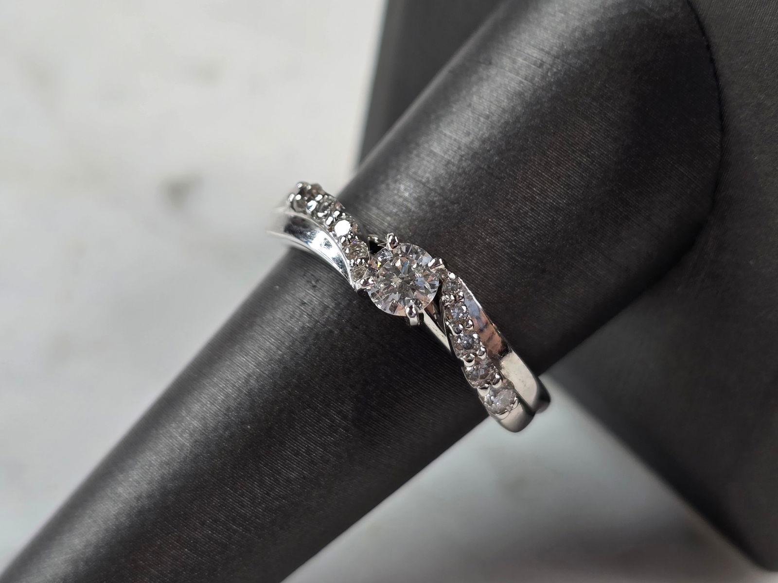 Womens Vintage Estate 14k Gold Diamond Ring (1 of 5)