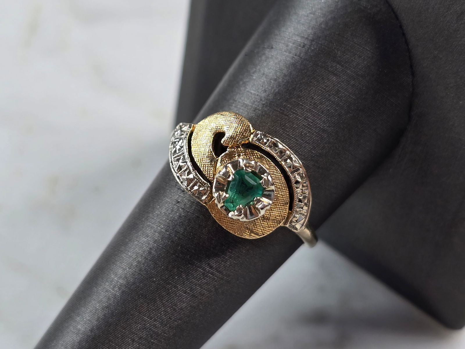 Womens Vintage 14K Yellow & White Gold Ring w/ Emerald (1 of 6)