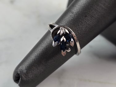 Womens Sterling Silver Ring w/ Sapphire Colored Stones