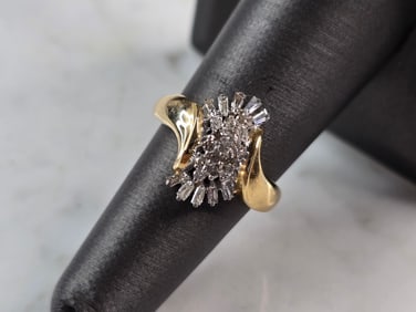 Womens Vintage Estate 14K Gold Diamond Cluster Ring