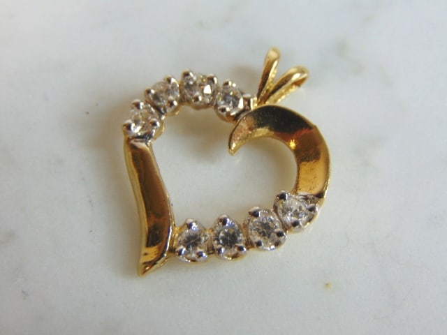 Womens Vintage Estate 14k Yellow Gold Heart Pendant (1 of 2)