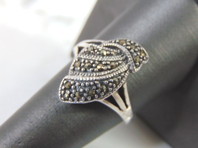 Womens Vintage Estate Sterling Silver Ring (1 of 5)