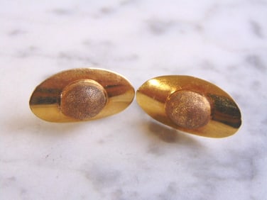 Womens Vintage Estate Pair of 18k Gold Stick Earrings