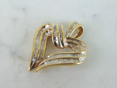 Womens Vintage Estate 10K Yellow Gold Diamond Heart Pendant