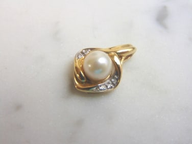 Womens Vintage Estate 14K Gold Pearl & Diamond Pendant