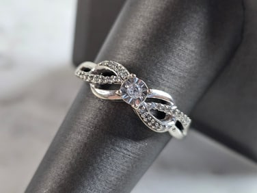 Womens Vintage Estate 10K White Gold Ring Diamond Ring
