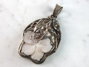Womens Vintage Estate Sterling Silver MOP Floral Pendant