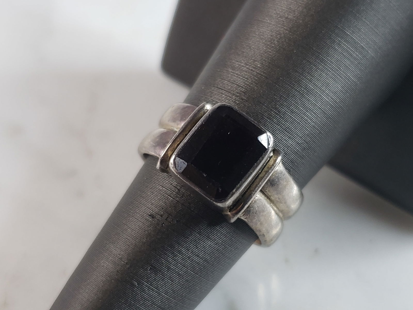 Womens Vintage Estate Sterling Silver Amethyst Ring (1 of 5)