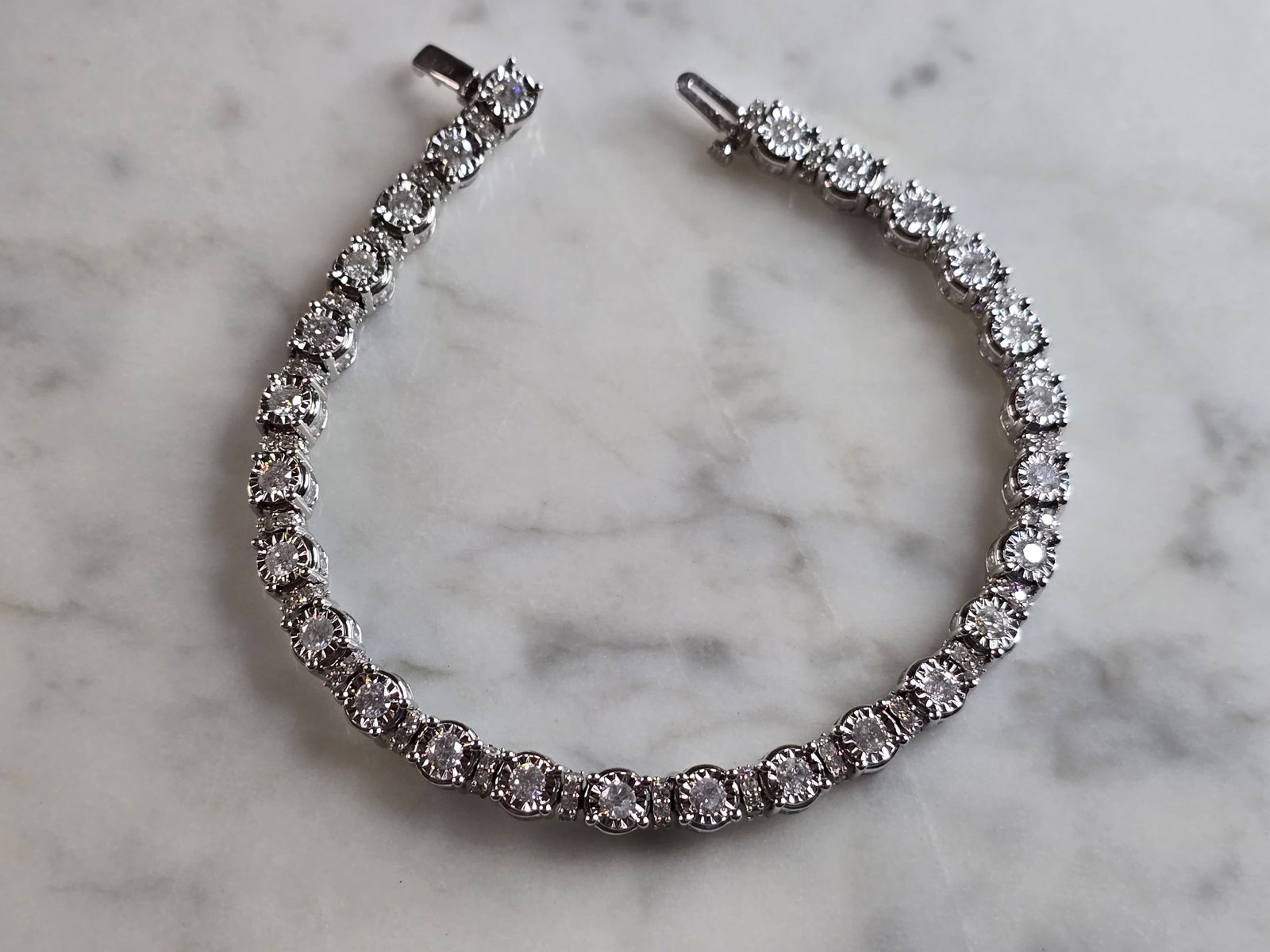 Womens Vintage Estate 10K White Gold Diamond Tennis Bracelet (1 of 5)