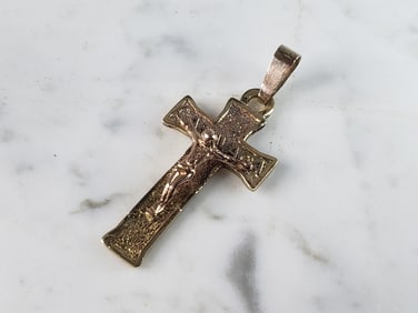 Vintage Estate 10K Yellow Gold Religious Cross Pendant