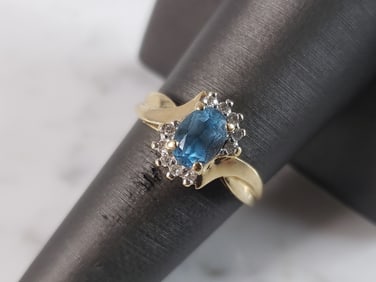 Womens Vintage Estate 10K Yellow Gold Topaz Diamond Ring