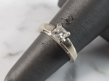 Womens Vintage Estate 14K White Gold Diamond Ring