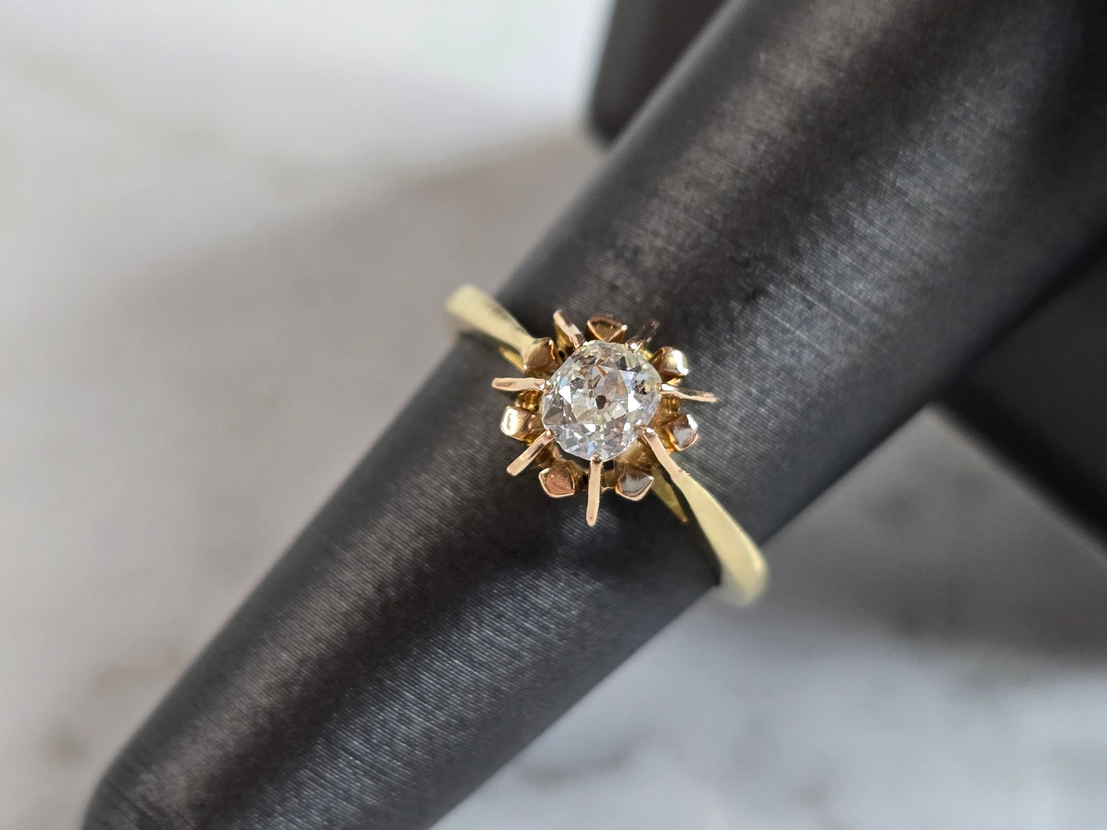 Womens Vintage Estate 18K Yellow Gold Diamond Engagement Ring (1 of 6)