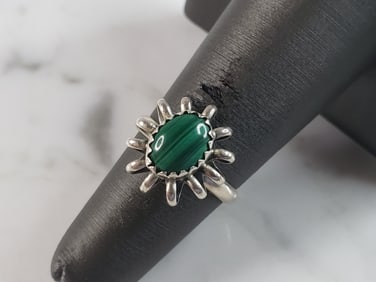Womens Vintage Estate Sterling Silver Southwestern Nezzie Malachite Ring
