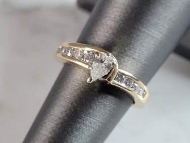 Womens Vintage Estate 14K Yellow Gold Pear Diamond Ring