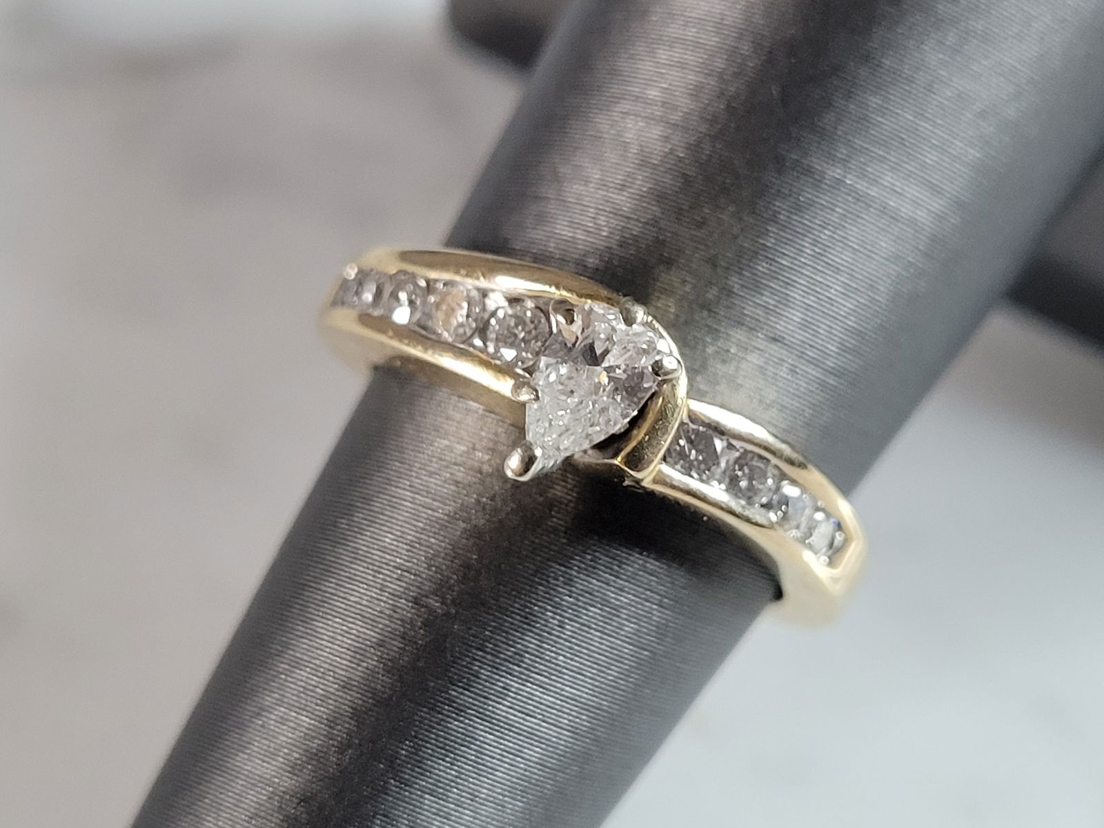 Womens Vintage Estate 14K Yellow Gold Pear Diamond Ring (1 of 6)