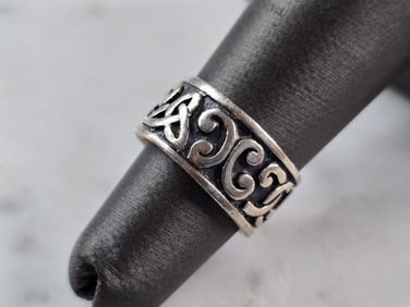 Womens Vintage Estate Sterling Silver Celtic Eternity Knot Ring