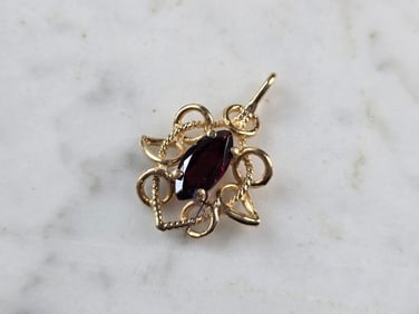 Womens Vintage Estate 14k Yellow Gold Garnet Pendant