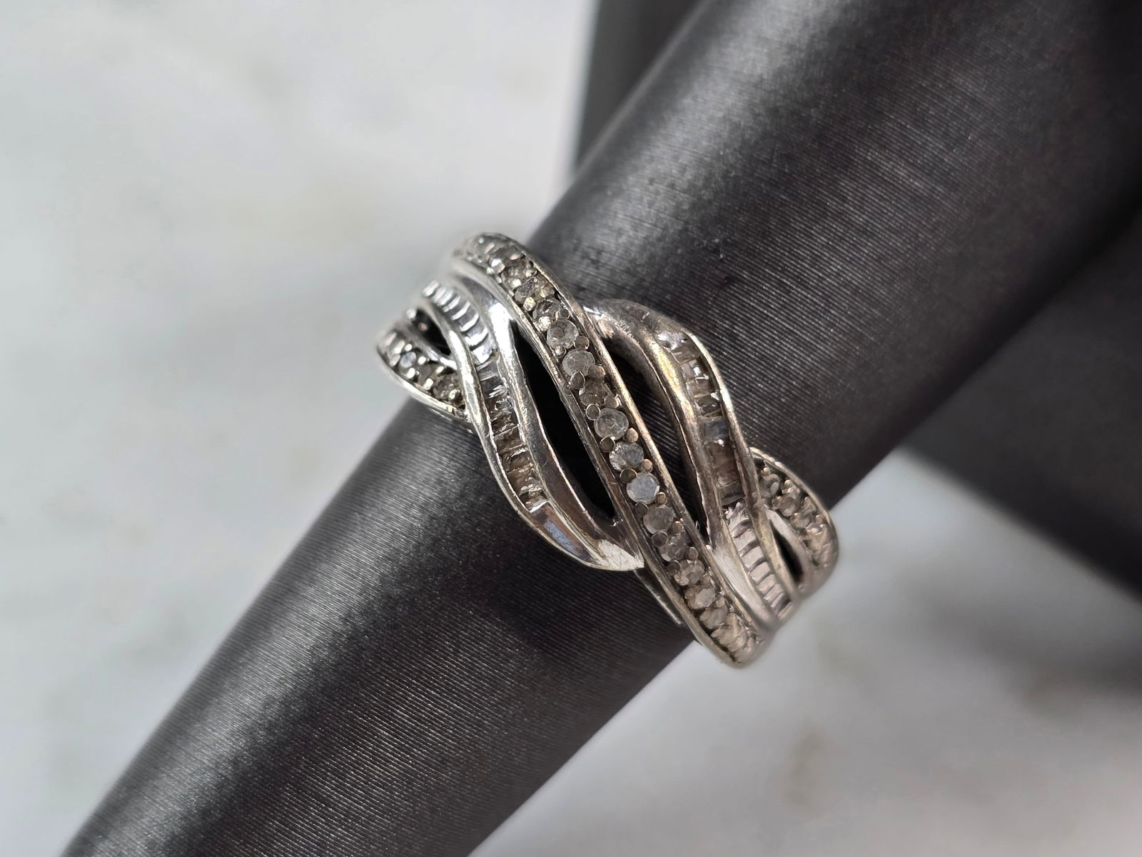 Womens Vintage Estate Sterling Silver Modernist Diamond Ring (1 of 5)