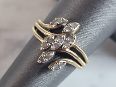 Womens Vintage Estate 10K Yellow Gold Diamond Modernist Ring