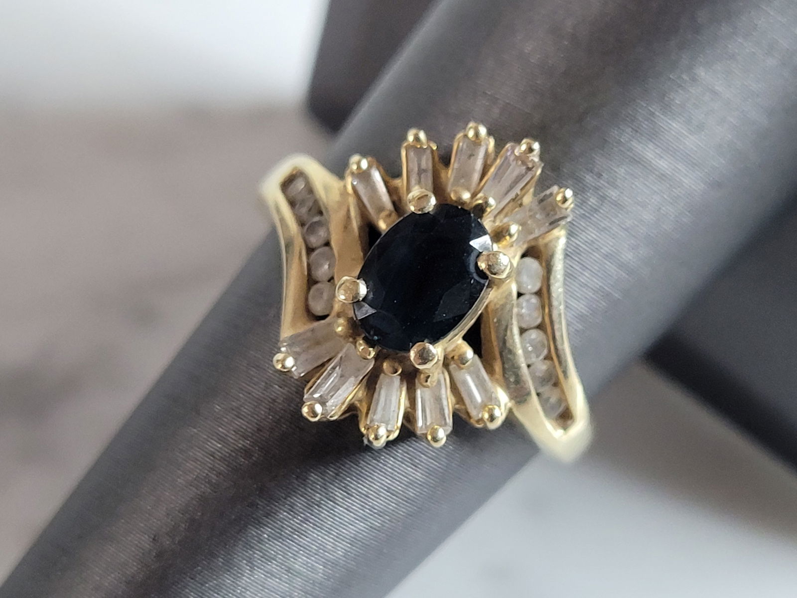 Womens Vintage Estate 14K Yellow Gold Sapphire Diamond Ring (1 of 6)