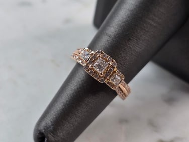 Exquisite Womens Vintage Estate 14K Rose Gold Vera Wang Diamond Ring