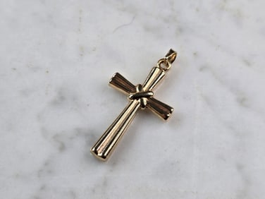 Womens Vintage Estate 10k Yellow Gold Religious Cross Pendant