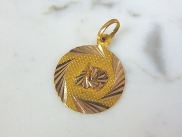 Womens Vintage Estate 17k Gold Hindu Pendant