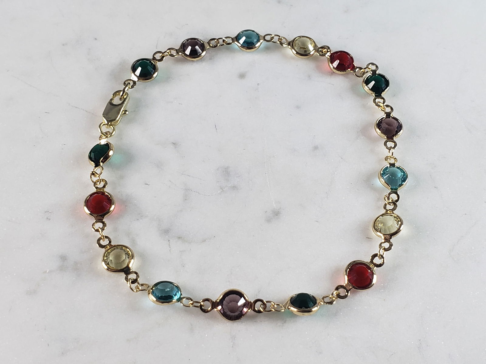 Womens Vintage Estate 14K Yellow Gold Anklet Bracelet: A WOMENS VINTAGE ESTATE 14K YELLOW GOLD ANKLET BRACELET. THE BRACELET MEASURES 9 1/4" LONG FROM THE CLASP BY 1/4" WIDE, AND WEIGHS 4.8g. BRACELET IS NOT MARKED BUT IT HAS BEEN TESTED AND IS GUARANTEED