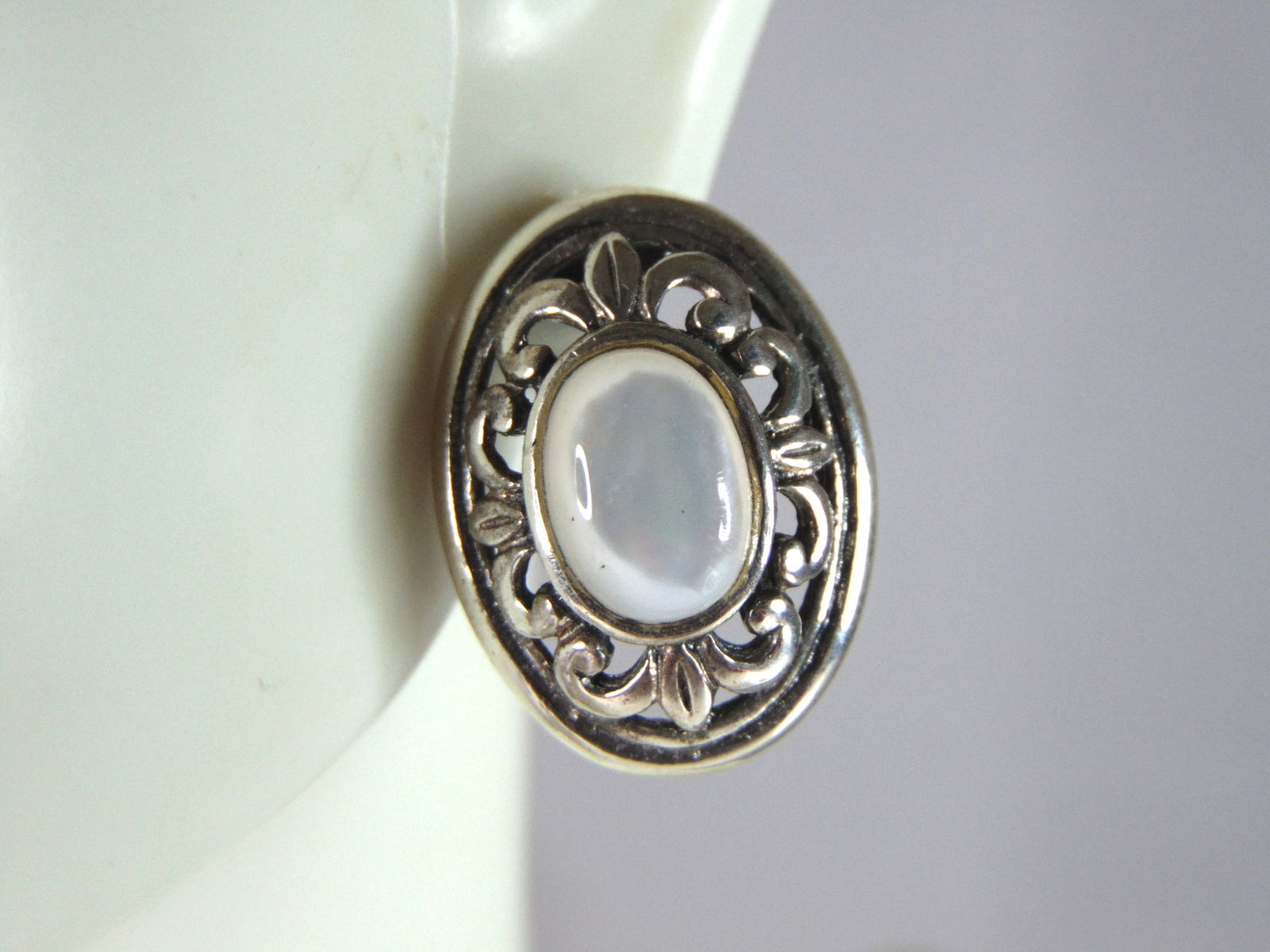 Womens Vintage Estate Sterling Silver M.O.P. Earrings (1 of 3)