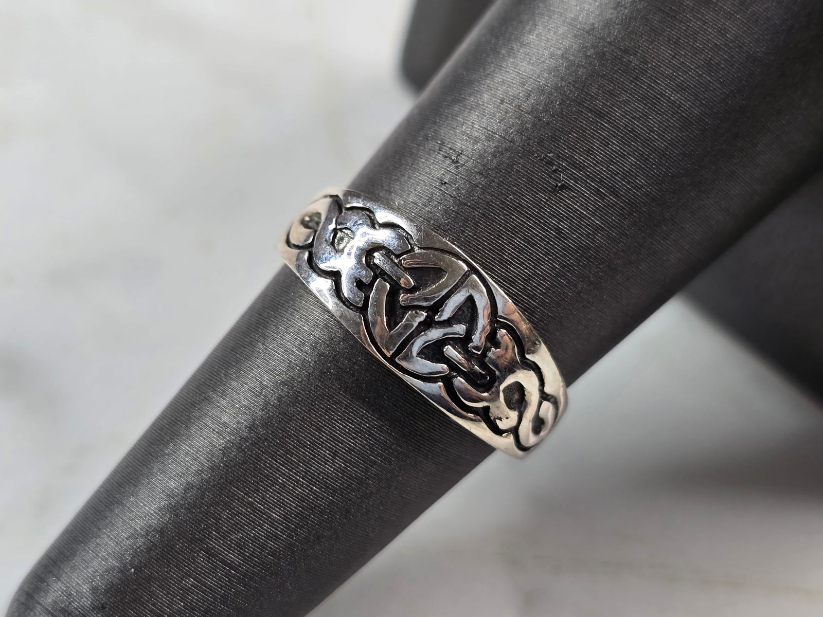Womens Vintage Estate Sterling Silver Celtic Eternity Knot Ring (1 of 5)