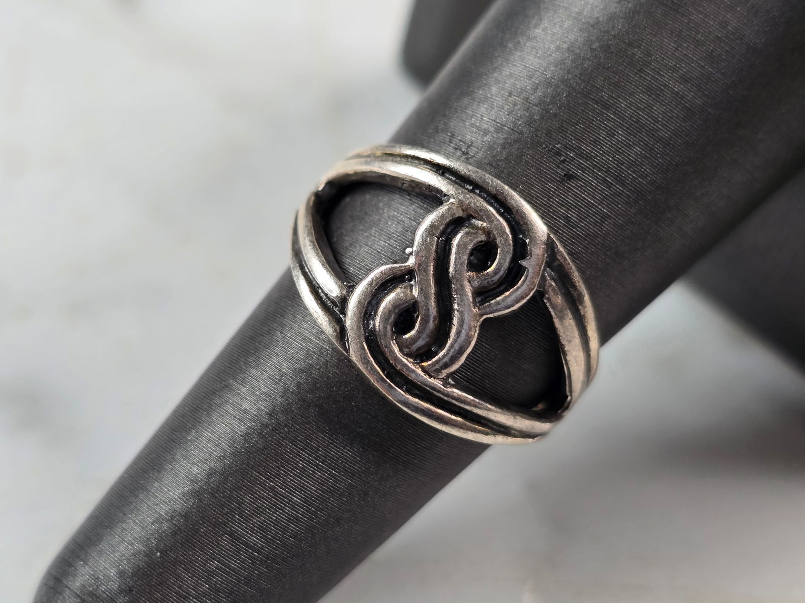 Womens Vintage Estate Sterling Silver Celtic Eternity Knot Ring (1 of 5)