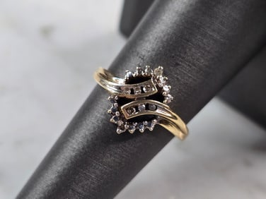 Womens Vintage Estate 10K Yellow Gold Diamond Ring