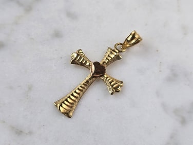 Womens Vintage Estate 14K Yellow Gold Religious Cross Pendant