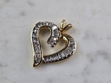Womens Vintage Estate 14K Yellow Gold Diamond Heart Pendant