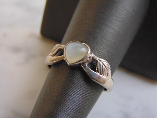Womens Vintage Sterling Silver Modernist Heart Ring (1 of 4)